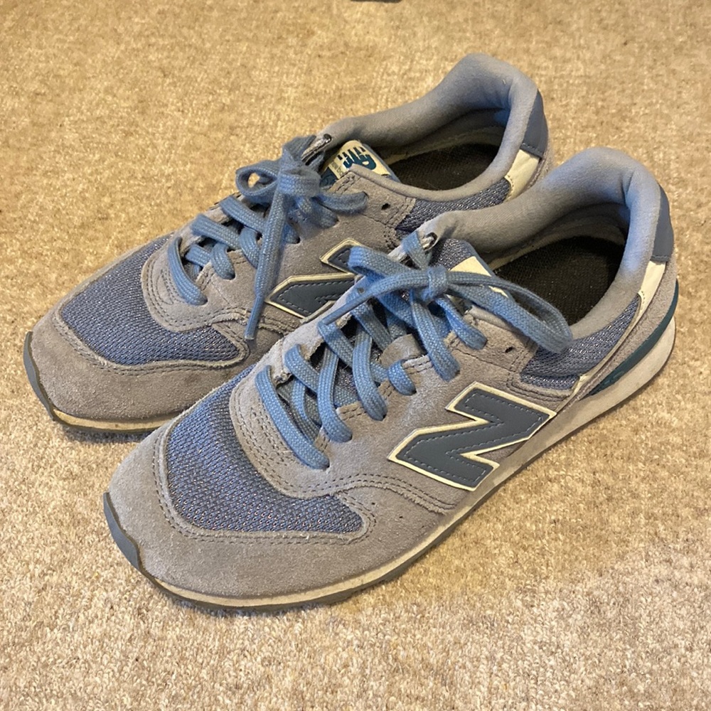 New Balance 696